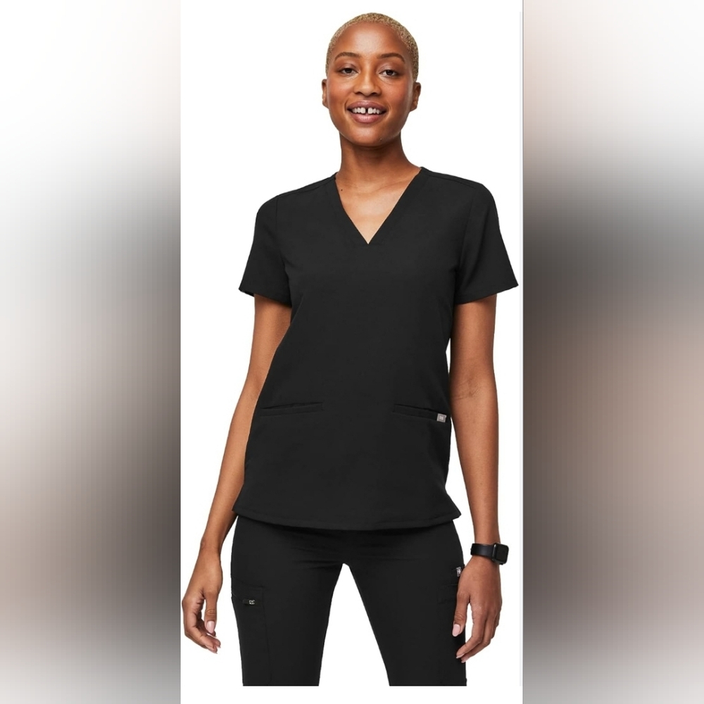 FIGS Casma three pocket scrub top Size L Black ⚫️ 100% Awesome